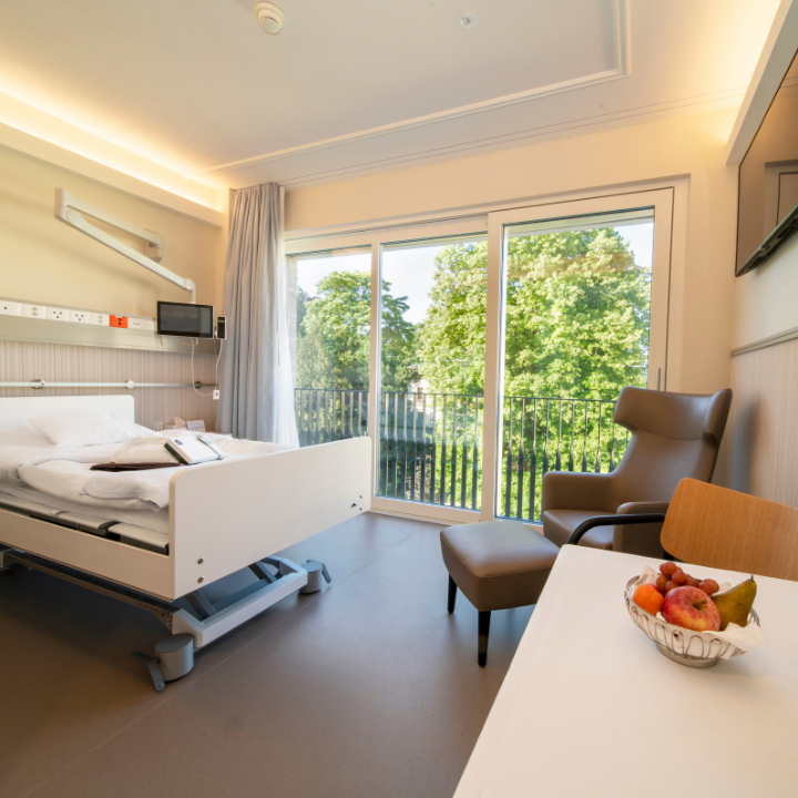 zurzach-care-rehaklinik-basel-zimmer_v2.png