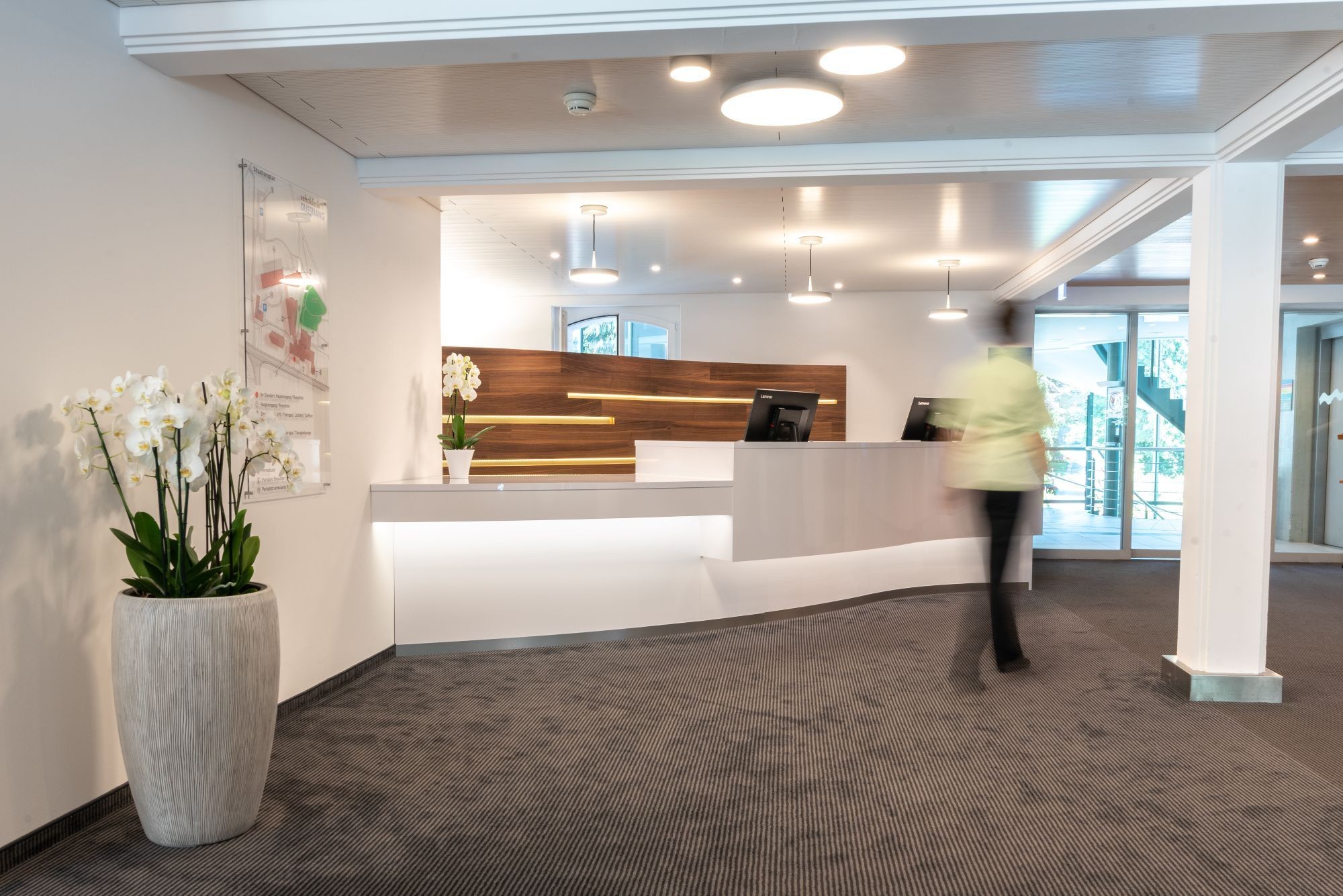 Rezeption mit Mensch.jpg