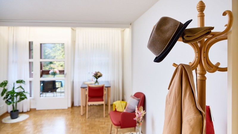 1) Musterzimmer (Kleiderständer).JPG