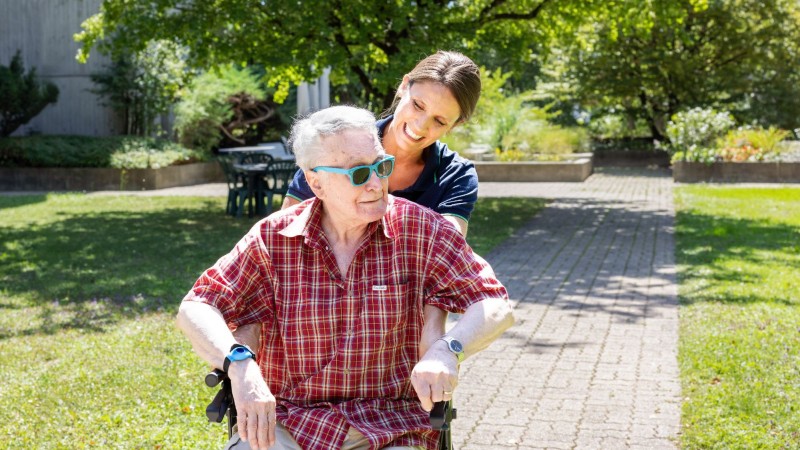 Eva mit Klienten_2_Begleitung_4.jpg